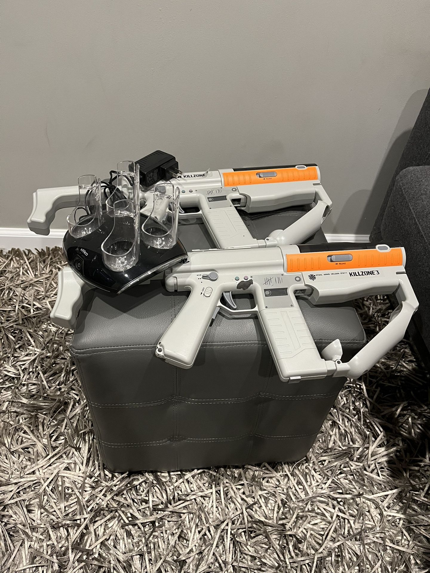 Ps3 Move Charger And 2 Gun Controllers