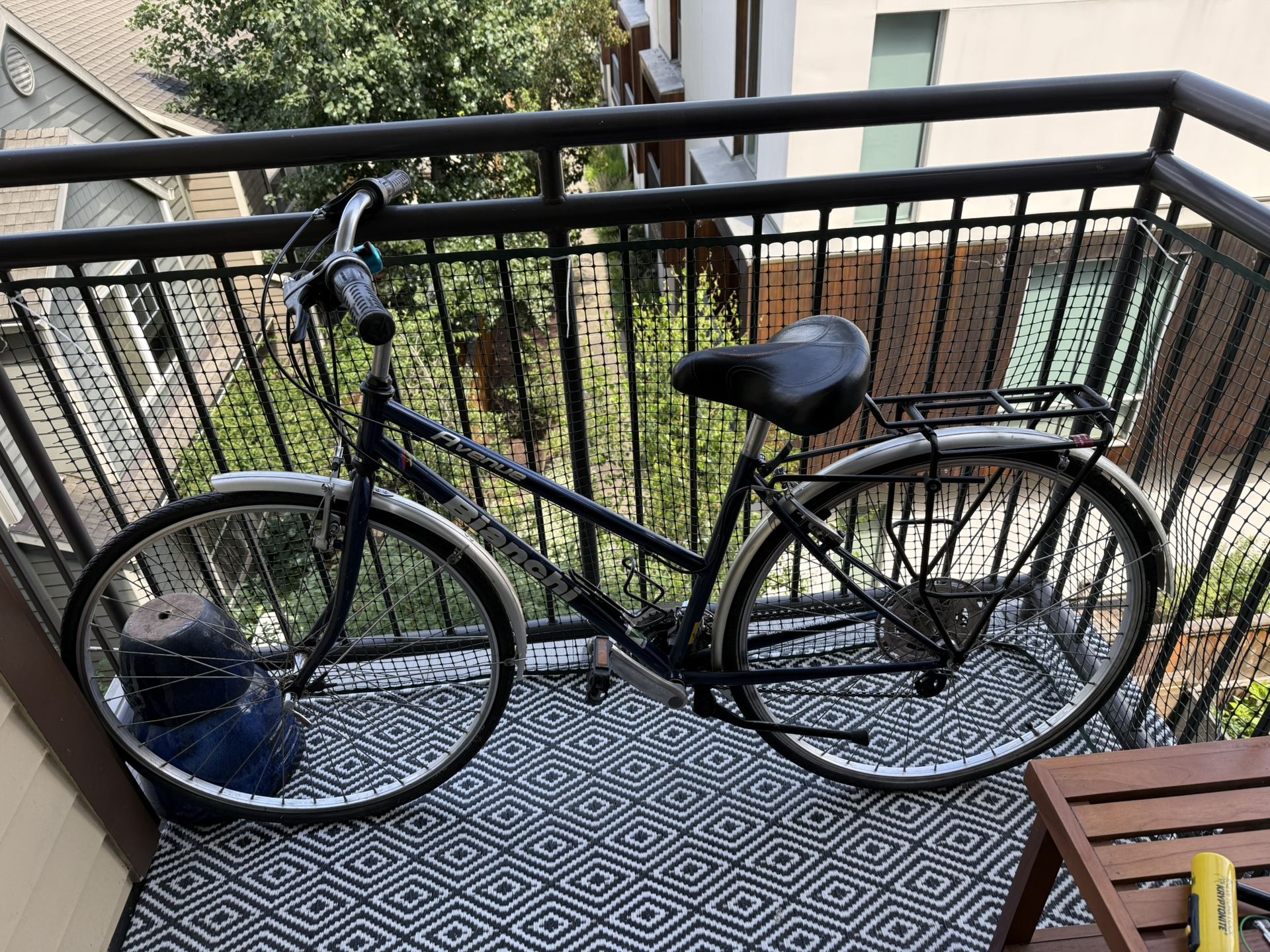 Bianchi Avenue + Kryptonite Lock!