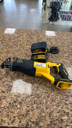 Tools saw Dewalt dcs382