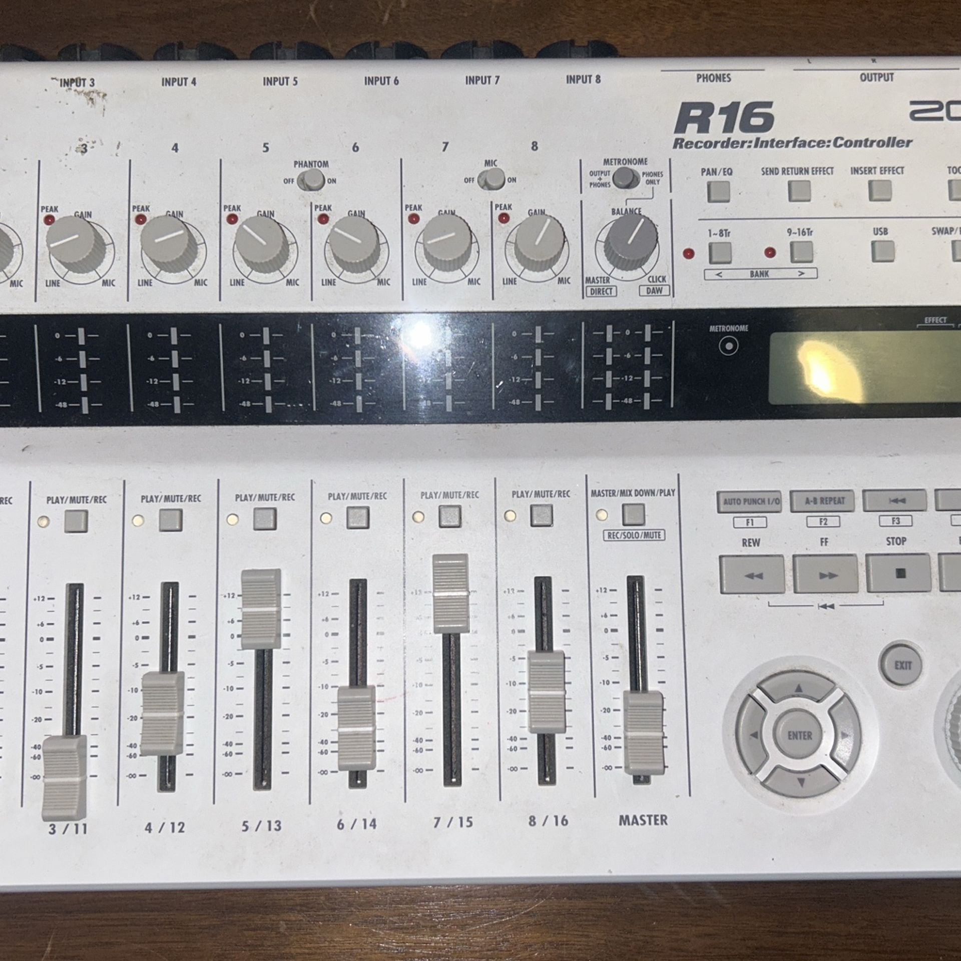 Zoom R16 Recorder Interface