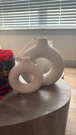 2 vases
