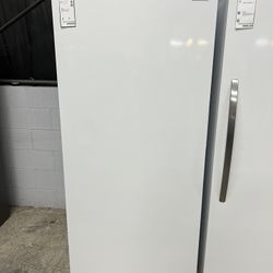 Frigidaire 20cu.ft Upright Freezer - We Finance🔥