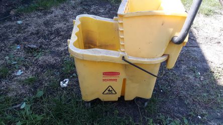 Rubbermaid commercial mop bucket