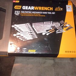 GEAR WRENCH  METRIC HAND TOOL SET