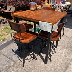 Dining Table And 4 Chairs 