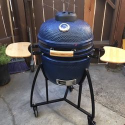 18 Inch Kamado Grill NEW With Accessories NEW 