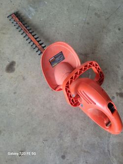 Black and Decker 17 inch electric hedge trimmer