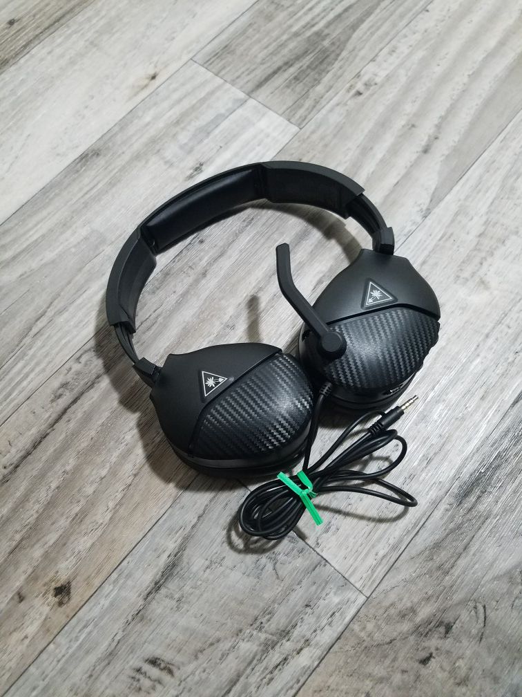 Turtle Beach Recon 200 Amplified Gaming Headset for Ps4 Pro, Ps4 and Xbox One Like New Condition