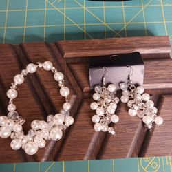NWT oversized pearls, glassy crystal-like...Dangle Earrings Stretch Bracelet Wed
