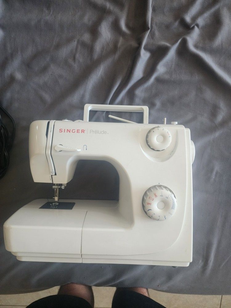 Singer Prelude 8280 sewing machine