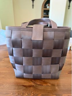 Harvey’s large seatbelt bag brown