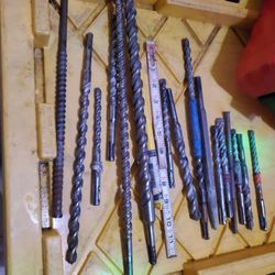 Roter Hammer /W DRILL BITS