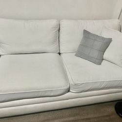 White Sofa / Sofá Blanco 