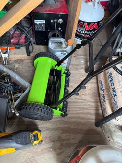 CNCEST 11.8-in 5 Reel Lawn Mower with bagger