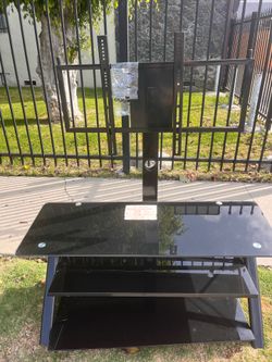 TV entertainment stand/media console with a universal flat-screen TV mount