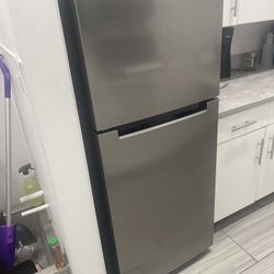 Magic Chef Refrigerator 