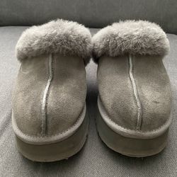 UGG Slippers, Gray  Size 9