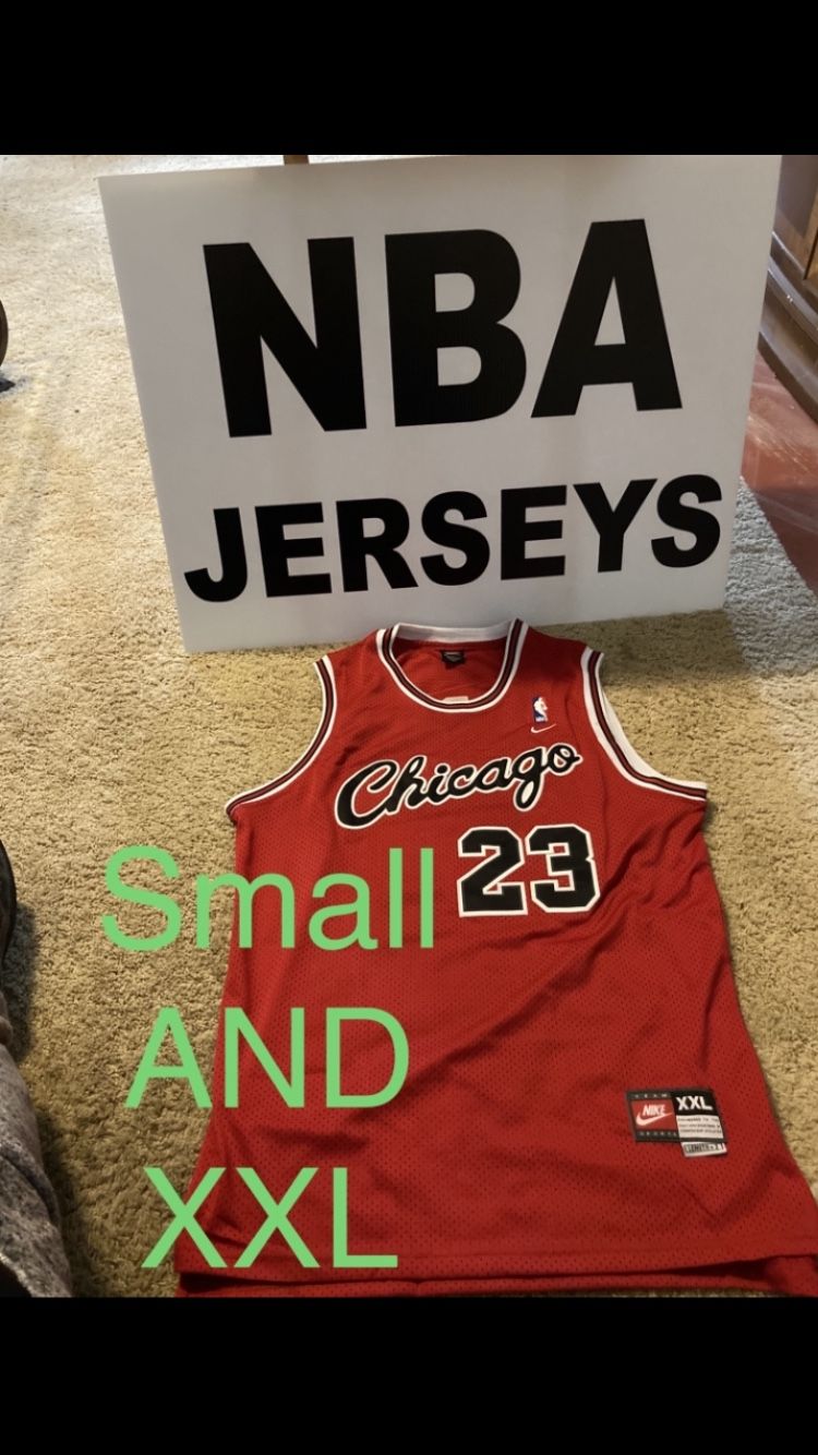 Small And XXL Michael Jordan Chicago Bulls Jersey And Shorts