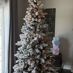 CHRISTMAS TREE 