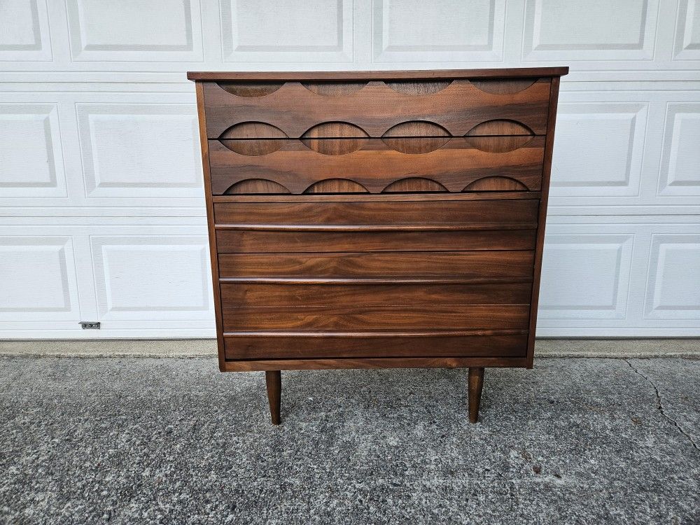 Vintage Mid-Century Chest Of Drawers / Tall Dresser