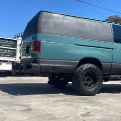 Ford Econoline 250 Diesel 7.3 2002.   12000$.    
