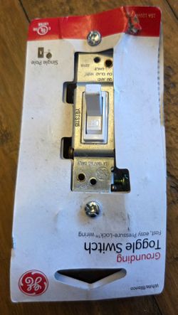 GE Single Pole Grounding Toggle Switch White