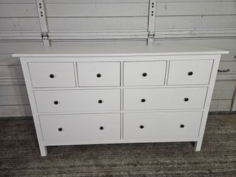 IKEA 8-Drawer Dresser, Good Conditions 👍,  White Color, Measurement: W 63" x D  19.5" x H 37.5"