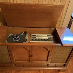 Radio And Record Player 