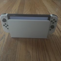 Nintendo Switch OLED  (excellent Condition / Games Included)