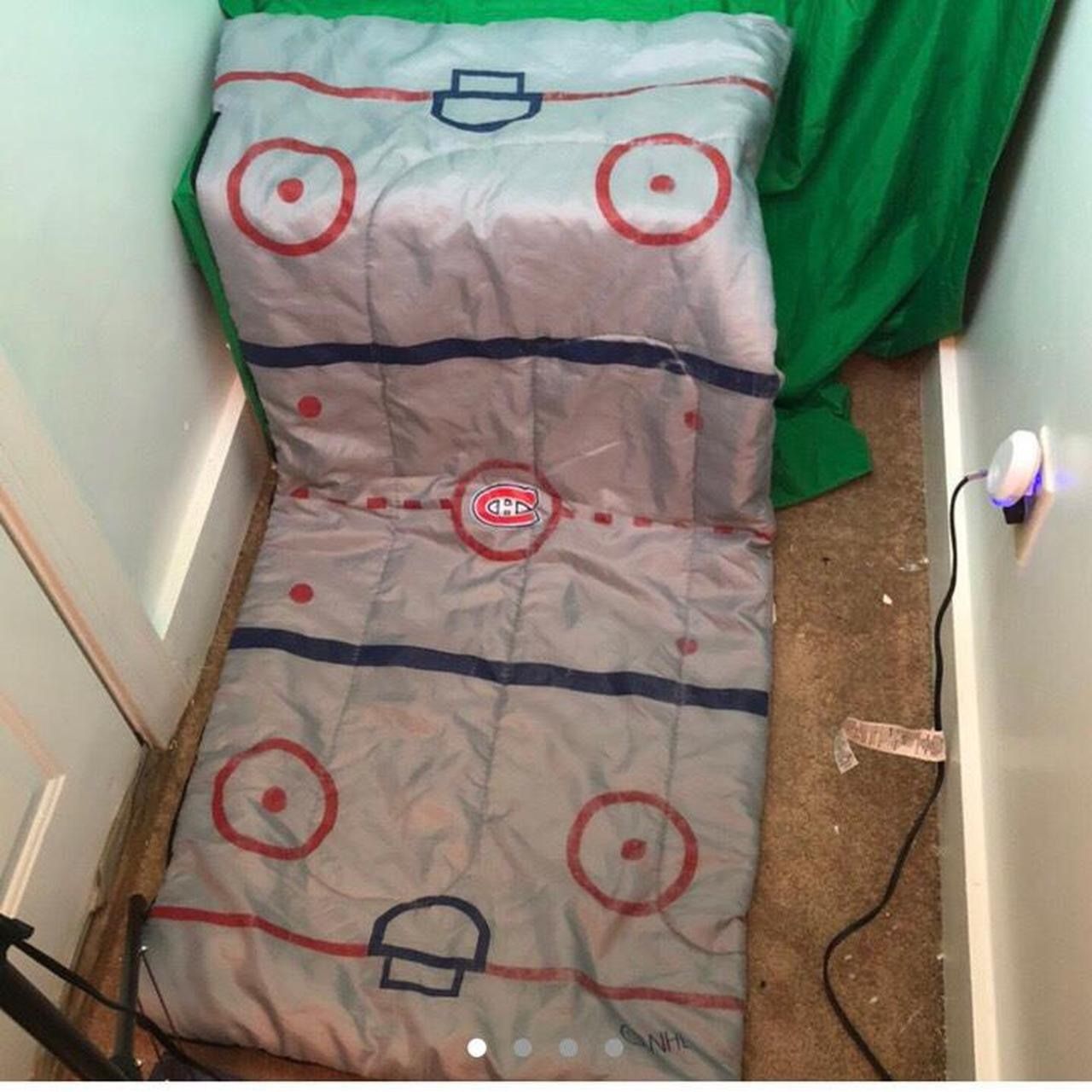 SUPER RARE VINTAGE NHL MONTREAL CANADIENS ICE RINK SLEEPING BAG WITH BOOKBAG