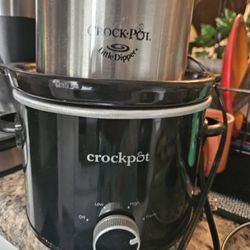 2 QT BLACK SMALL CROCKPOTS