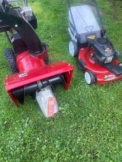 Toro Power Throw 824 XL two-stage snowblower and mower toro