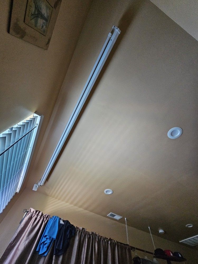 PROJECTOR SCREEN ELECTRIC MOTORIZED