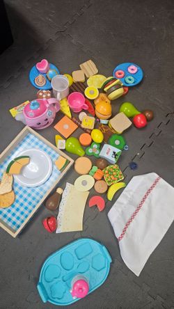 Play kitchen food