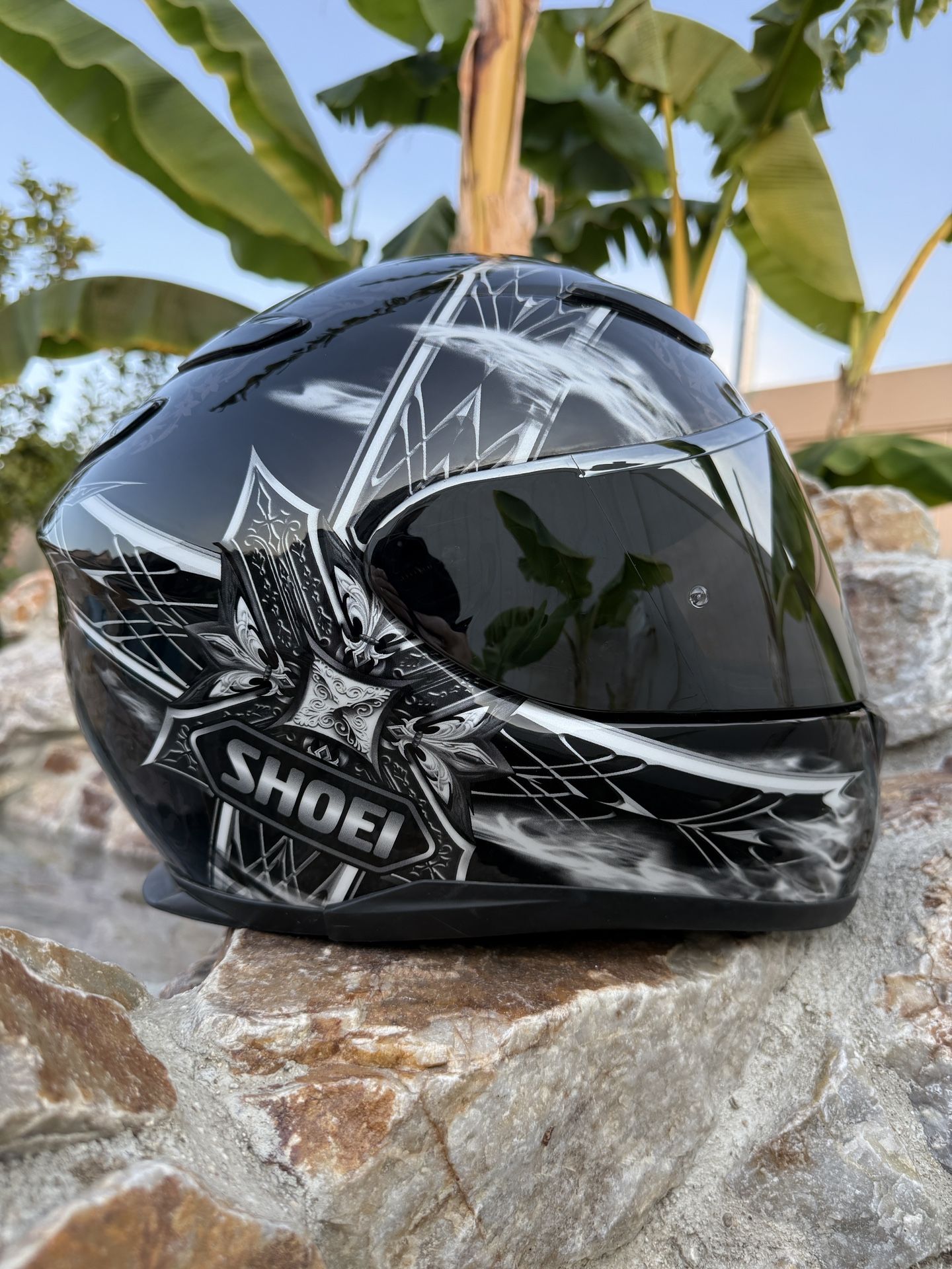 Shoei RF-1100 Full Face Motorcycle Helmet – Diabolic Feud Graphics (Medium)