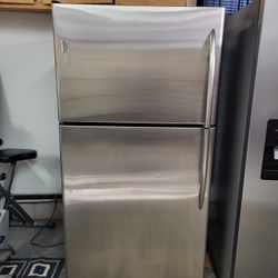 Ge Stainless Steel Refrigerator (Delivery Available)