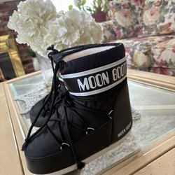 Moon Boots 