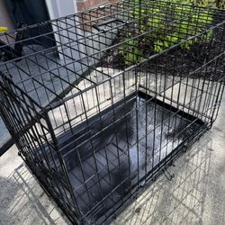 Medium Dog crate in great shape!  Size 31x19x21”!