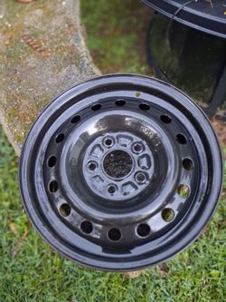 Toyota corolla matrix 5lug steel wheel