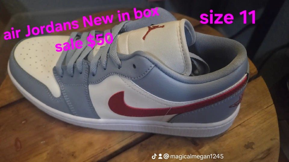 Jordan's  W 11. 5 Men's 9.5