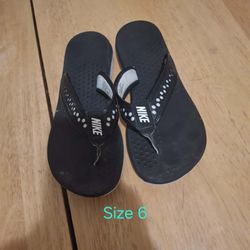 Black Nike sandals size 6