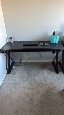 DPS GAMING DESK LIKE NEW