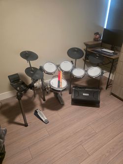 Simmons Titan 70 electric drums with AMP