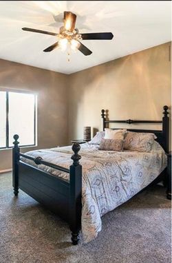 Queen size bed set with dresser & mirror