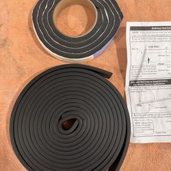 Camper or tonneau cover sealing strip     Fe)