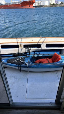 Pelican Mustang 100x Kayak (no oar)