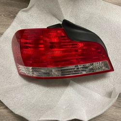 08-11 BMW 135i 128i NEW GENUINE LEFT DRIVER SIDE TAIL LIGHT