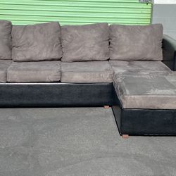 Black & Gray 2-Piece Sectional – w/ FREE DELIVERY! 🔥