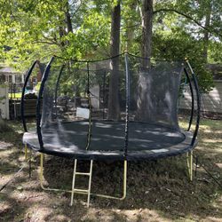 14 Foot Trampoline With Heavy Duty Stakes