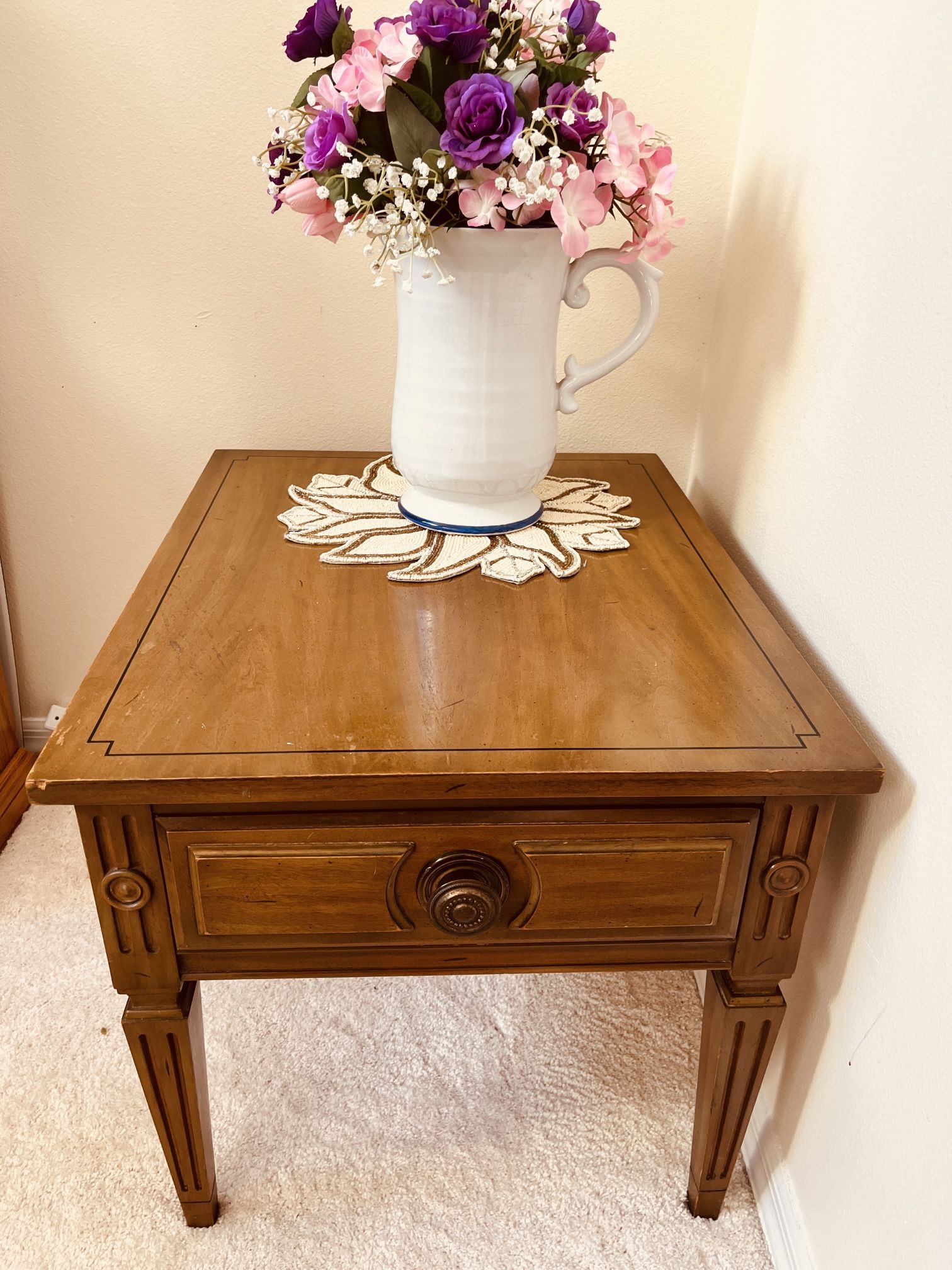 Mid-Century Modern American of Martinsville Walnut End Table with 1 drawer. 27”x21 inches ”x22”. Sturdy well made table from the 70s or 80s. See photo